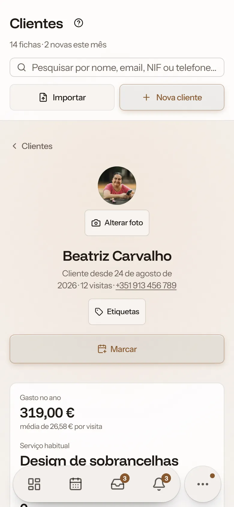 Ficha de uma cliente com fotografia, histórico e gasto no ano